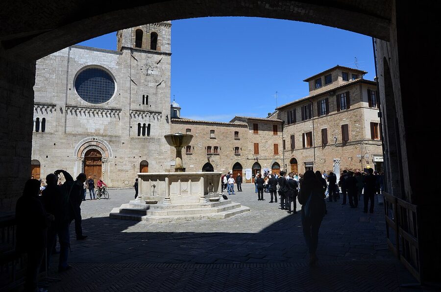 Piazza Silvestri in Bevagna with the two Romanesque churches facing each other across the medieval square