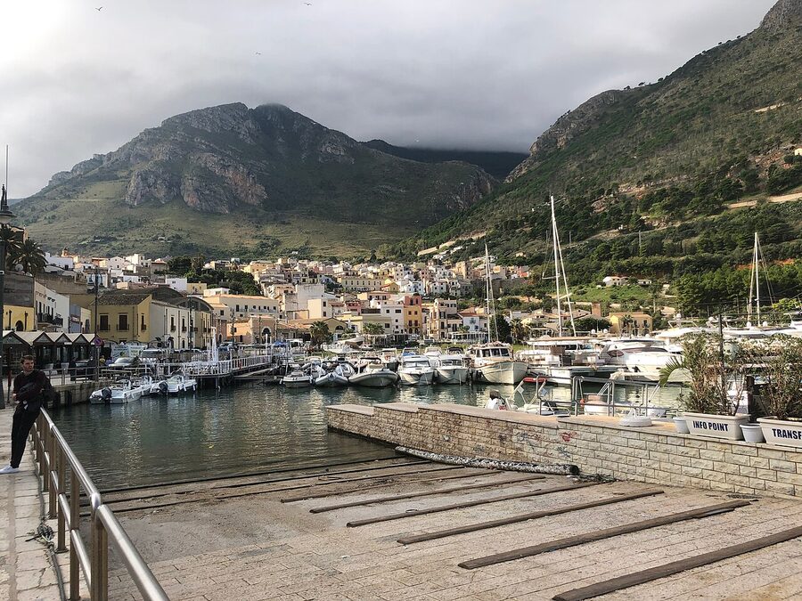 The fishing port of Castellammare del Golfo — Cala Marina