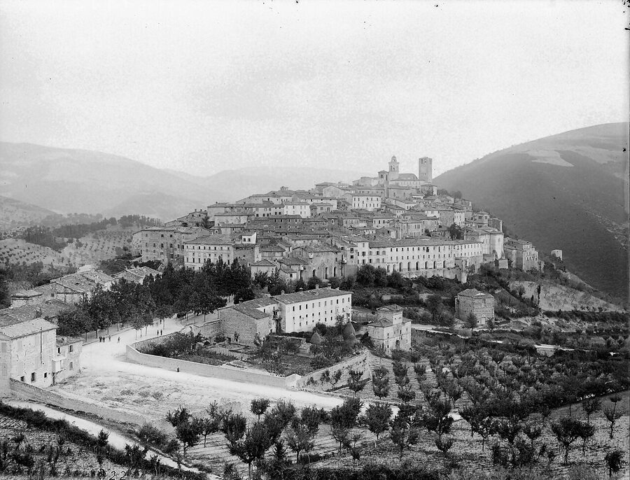 Nocera Umbra photographed in 1907 by Giovanni Gargiolli