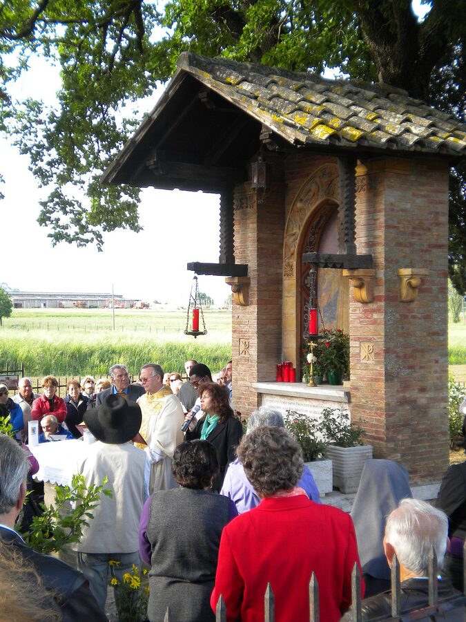 The small shrine at Piandarca near Cannara marking the traditional site of the sermon to the birds
