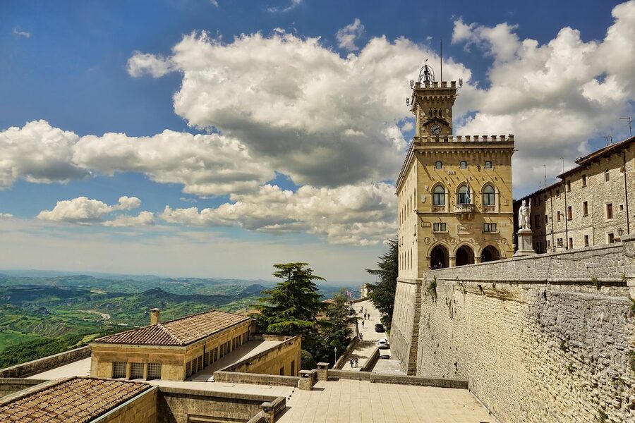 The Palazzo Pubblico and Statua della Libertà in Piazza della Libertà, Città di San Marino